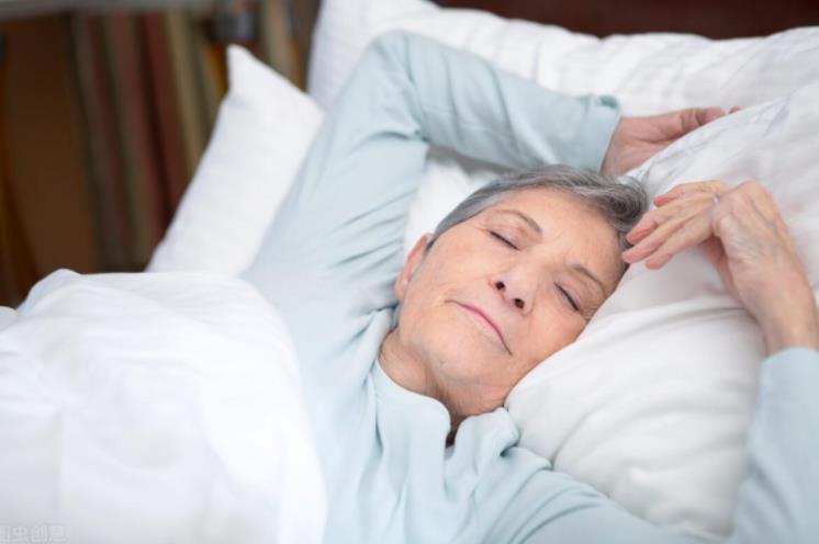 70岁老人正确睡姿