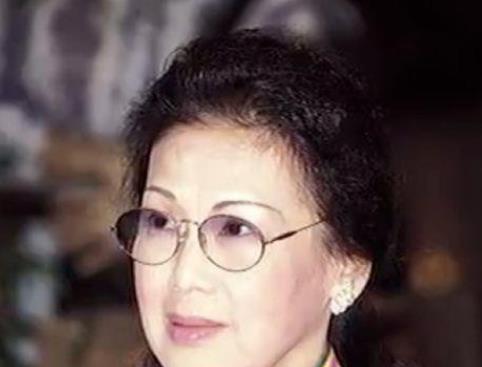 冯坚妮年轻时照片
