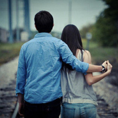 女生肯把手伸进男生口袋说明什么