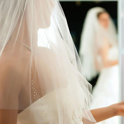 婚纱颜色的代表的含义,结婚穿什么颜色的婚纱