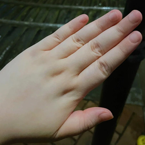 手心有窝的女人命运如何
