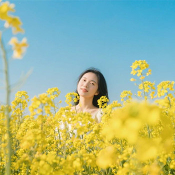 一个女人有意发展关系时有何反应