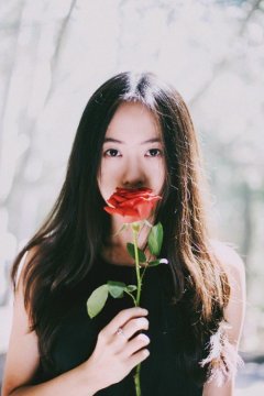 那个男孩啊,你抱着她的时候会不会偶尔想起我!