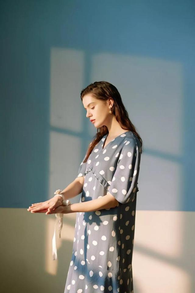 微胖女生穿搭难?穿衣技巧来助力,一键提升你的魅力值