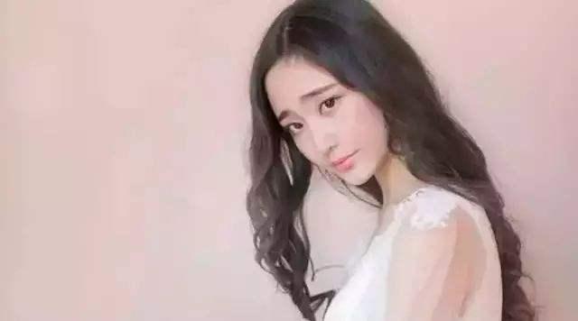 两个人不合适的表现，中了两个，就需要考虑分手吧
