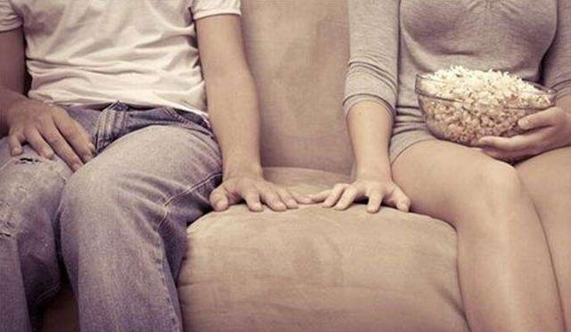 夫妻生活中，男人这4个动作让女人很享受，经历过的女人心知肚明