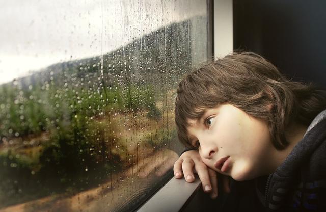 为什么越爱炫耀越自卑？童年的自卑感，影响你的一辈子