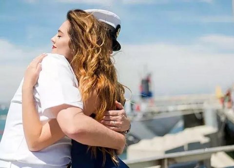 男人抱紧你是什么心理,男人什么情况下会把你抱紧