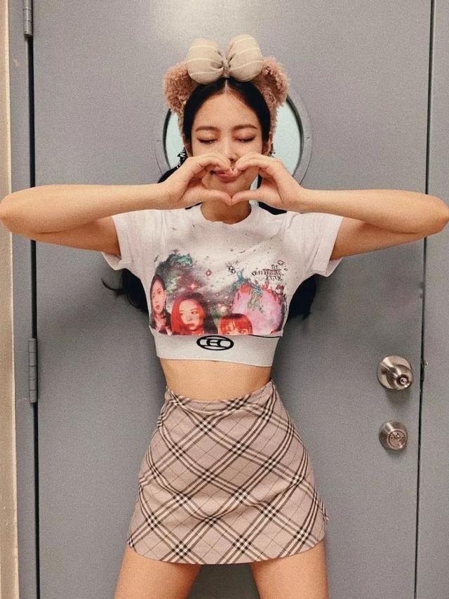 冬天也能显腰,腰细的女生是有多好看?看了你就知道了