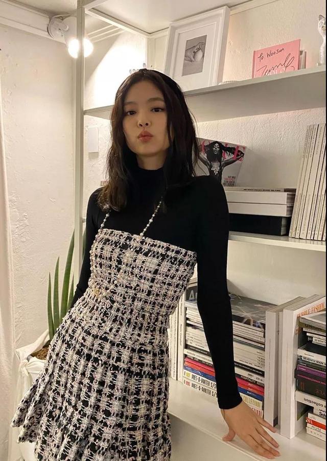 冬天也能显腰,腰细的女生是有多好看?看了你就知道了