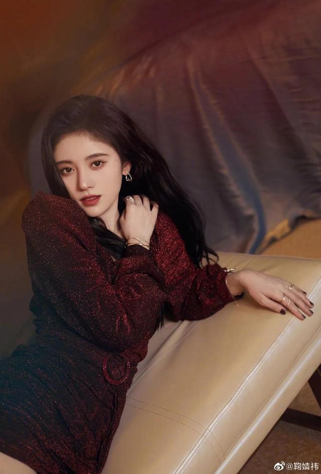 冬天也能显腰,腰细的女生是有多好看?看了你就知道了