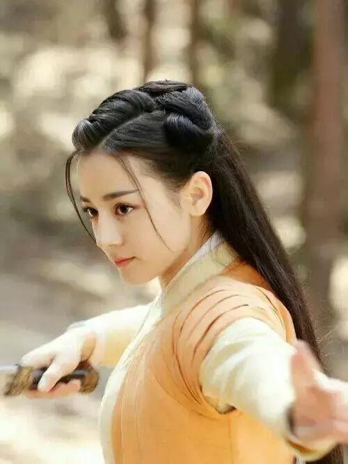 觉得自己脸大?很可能是扎错了发型,你的脸型是扎头发好看还是放下来好看?