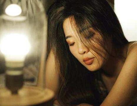 一个人硬撑着图片,表达一个人硬撑的图片