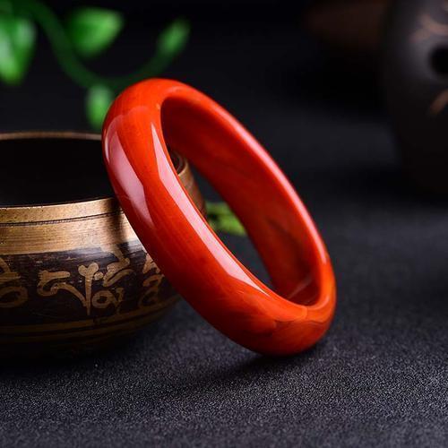 你是什么性格?从你佩戴的玉镯就能看出来,5种玉镯5种性格