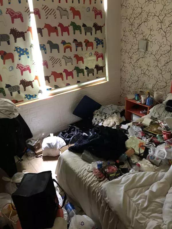 女生在家很邋遢的图片