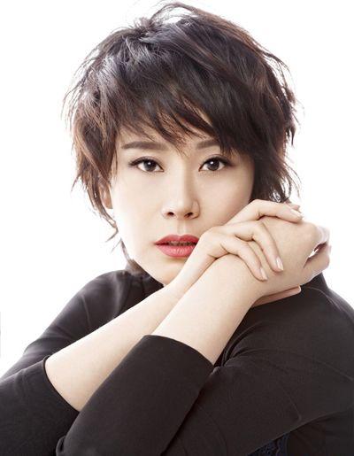 10款适合45岁女人的短烫发,时尚发型减龄效果也杠杠的!