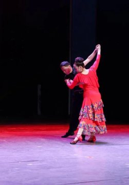 夫妻为什么不能做舞伴，女人为什么喜欢和男人跳交谊舞