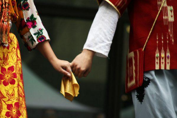 夫妻情侣间最基本的「牵手」方式,透露的背后含义都浪漫到不行!