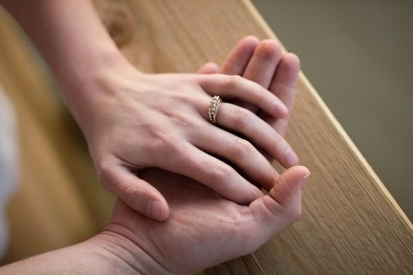 夫妻情侣间最基本的「牵手」方式,透露的背后含义都浪漫到不行!