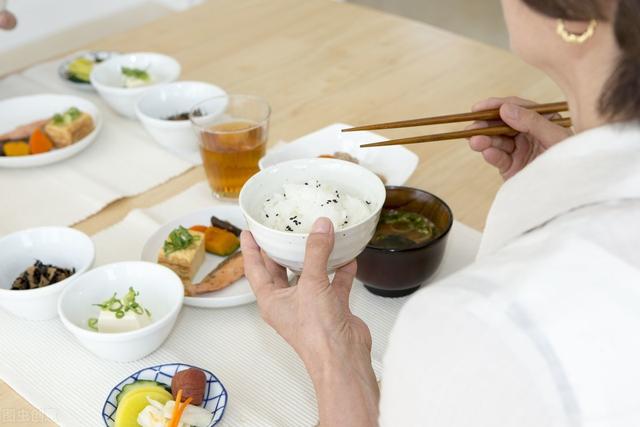 你家老人身上有老年味吗?如何帮助老人减轻这种气味