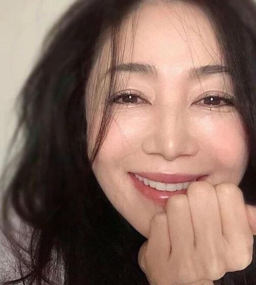 成熟有气质的中年妇女晒照片,成熟有气质中年妇女特征