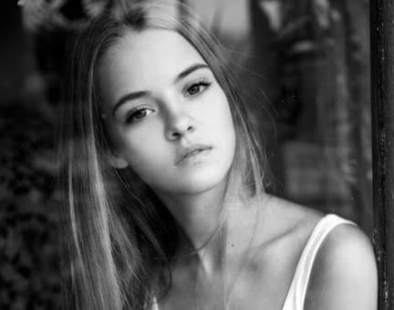 轻浮的女人喜欢交异性朋友，喜欢和异性搞暧昧的女人