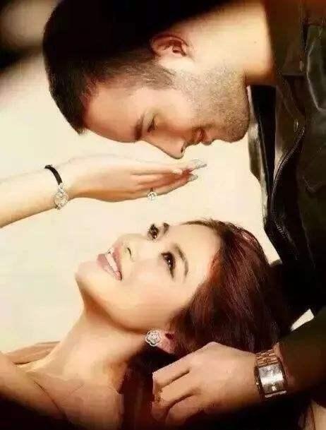 女生第一次摸男生手是什么感觉,男生摸过女生的手表示什么