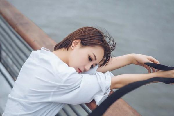 两人有暧昧外人看得出来吗，两个人暧昧旁人能看出吗