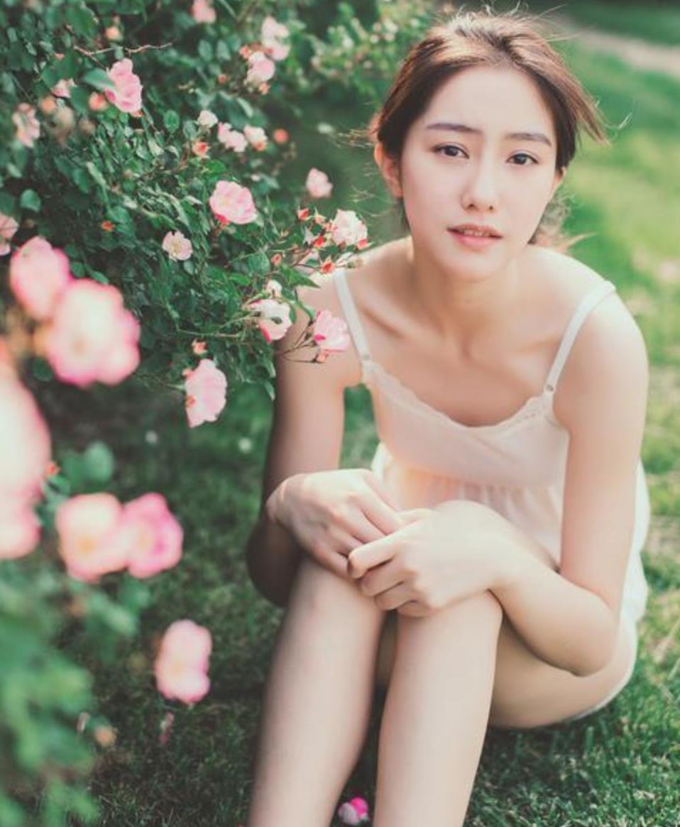 闻花香女生唯美图片