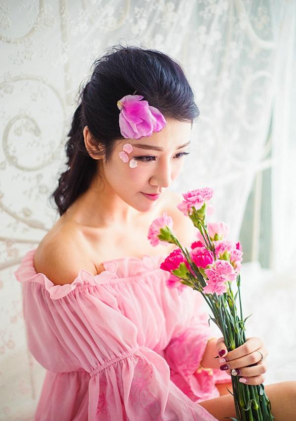 闻花香女生唯美图片