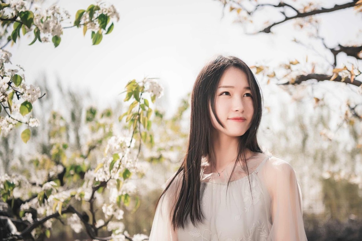 已婚女人,对你动了情,会给你这4种暗示