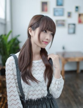 女人主动进入男人视线,女人想把自己交给你的表现