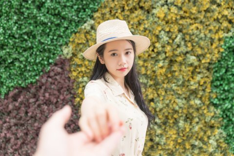 女生喜欢用哪个姿势来撒娇，女人这几种撒娇方式最有效