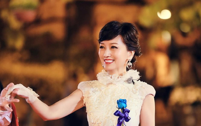 怎样判断50岁的中年女人对你有好感