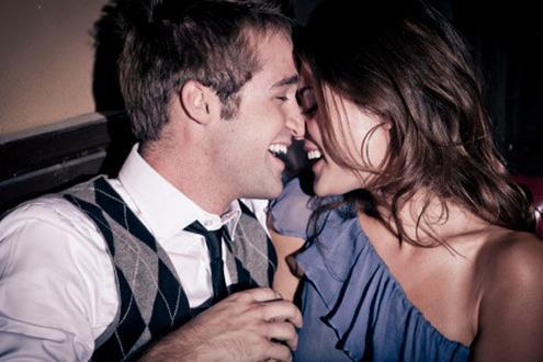 女人主动让男人亲她是什么意思