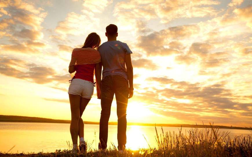 为什么男人总是喜欢握住你的手,握住你的手的男人是什么心理