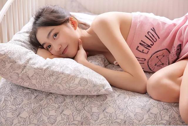 喜欢开灯的男人是什么心理,睡觉喜欢开灯的原因是什么