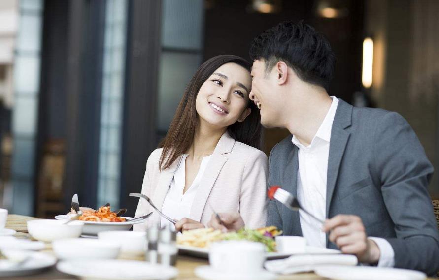 男人带女人出席饭局女人代表什么
