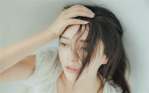 天蝎座女生喜欢一个人的表现，天蝎女对你心动的信号