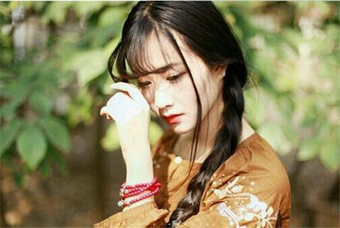 天蝎座女生喜欢一个人的表现,天蝎女对你心动的信号