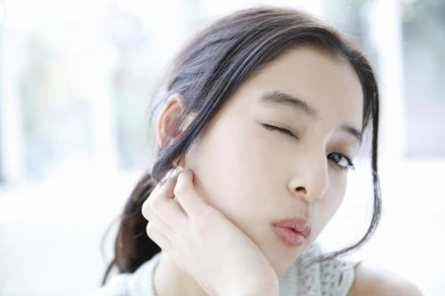 改善皮肤暗黄的5种方法，女人脸黄吃什么变白