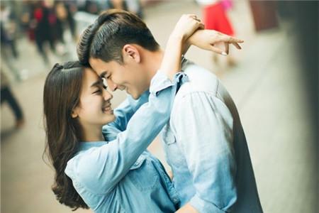 男女四目对视都不闪躲说明什么