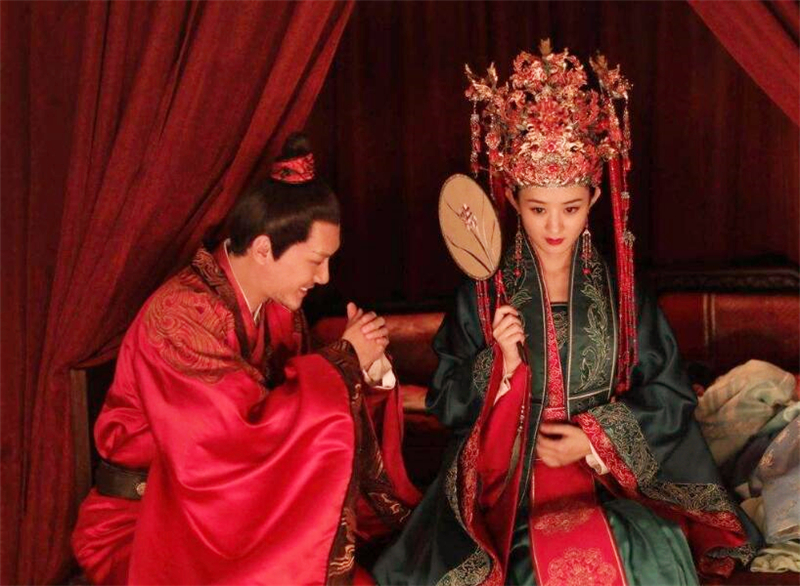 新婚夫妻第一次进家门