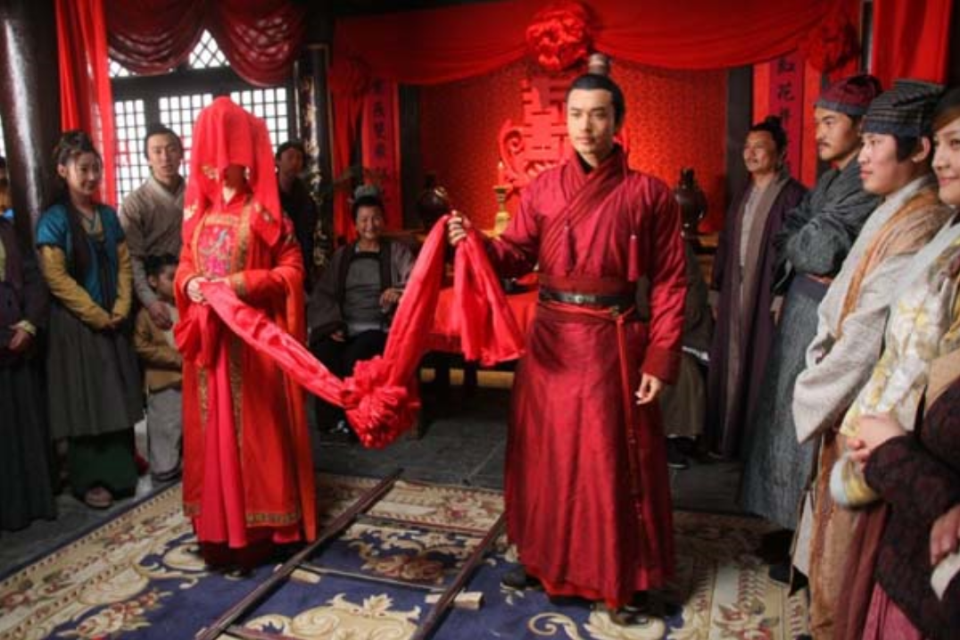 新婚夫妻第一次进家门