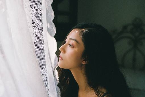 已婚女触碰已婚男人手是什么意思