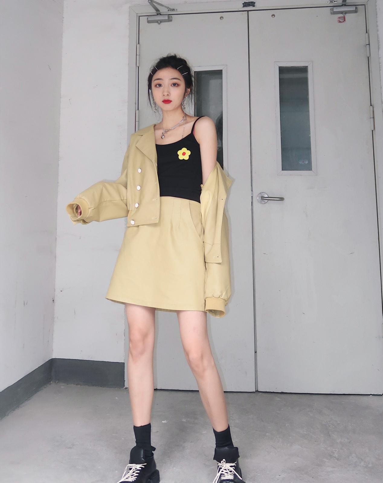 女性高级感小姐姐图片,简约随性又不失高级感