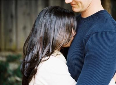 一般女人摸自己的下巴代表什么