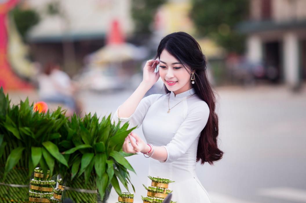 已婚妇女允许摸她的头发什么关系,是因为对你有好感吗