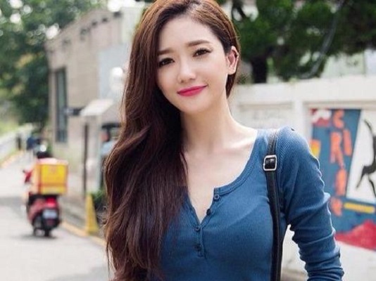 女人见到长得帅的男人时的眼神,女人看见帅的男人是什么眼神