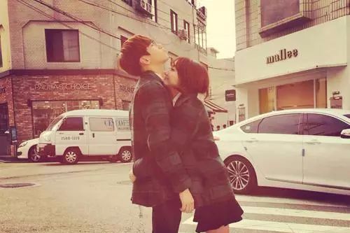 女人跟男人暧昧的征兆